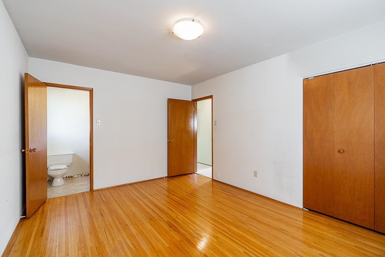 









6808


Yeovil

Place,
Burnaby,




BC
V5B 2V9

