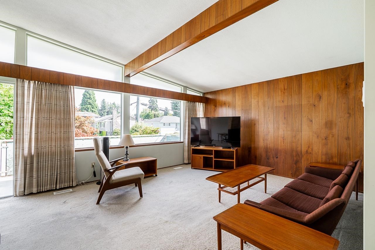 









6808


Yeovil

Place,
Burnaby,




BC
V5B 2V9

