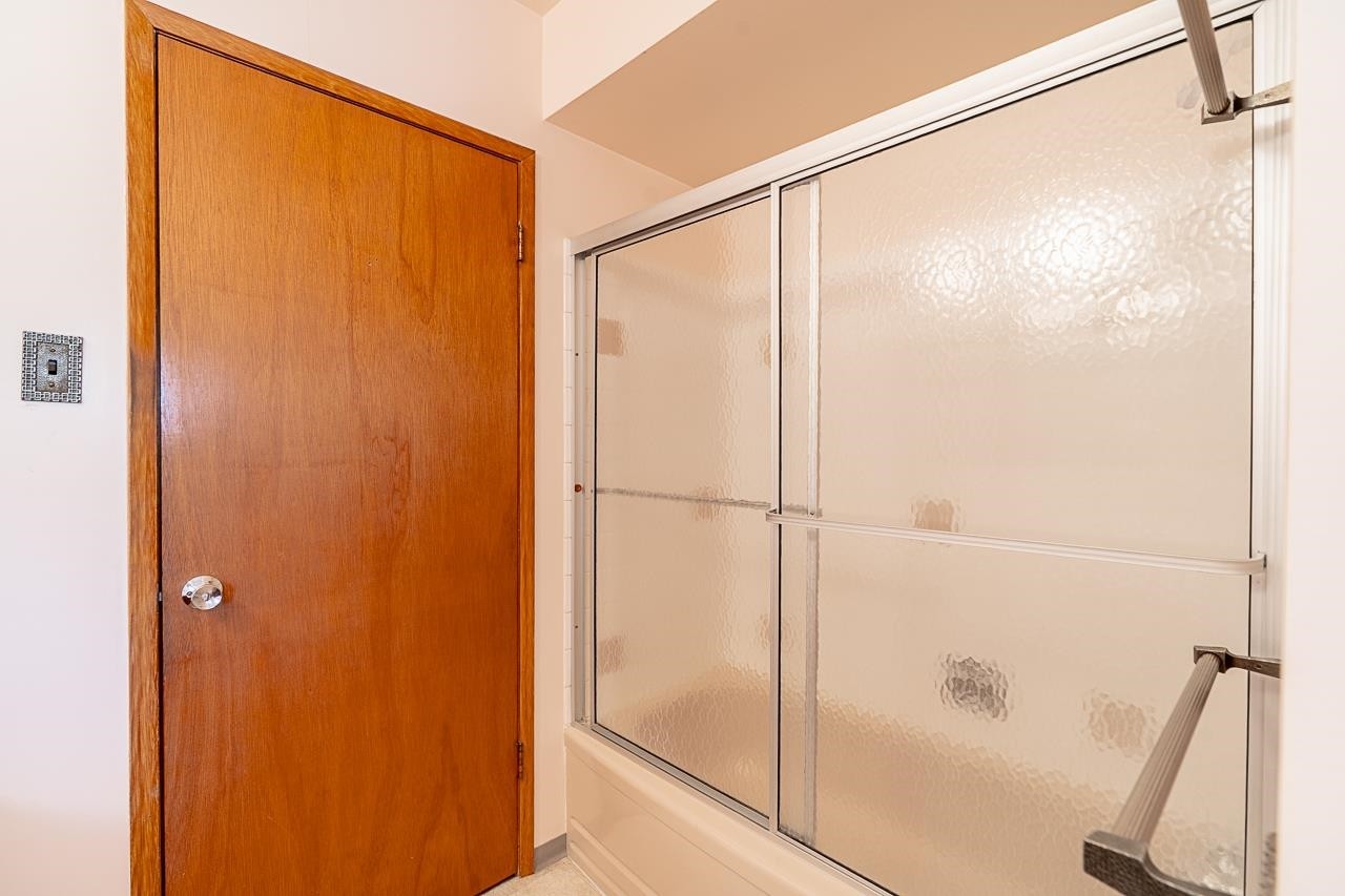 









6808


Yeovil

Place,
Burnaby,




BC
V5B 2V9

