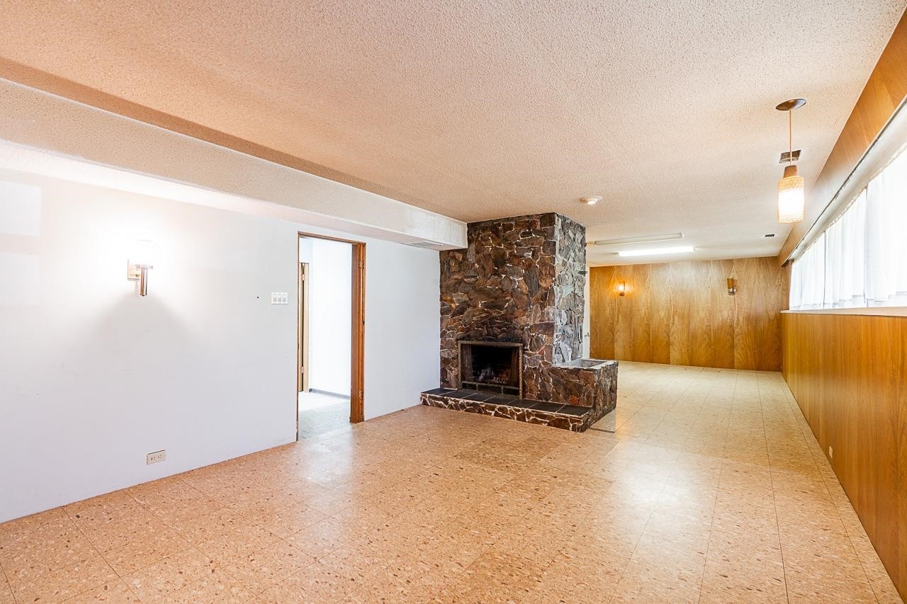 









6808


Yeovil

Place,
Burnaby,




BC
V5B 2V9


