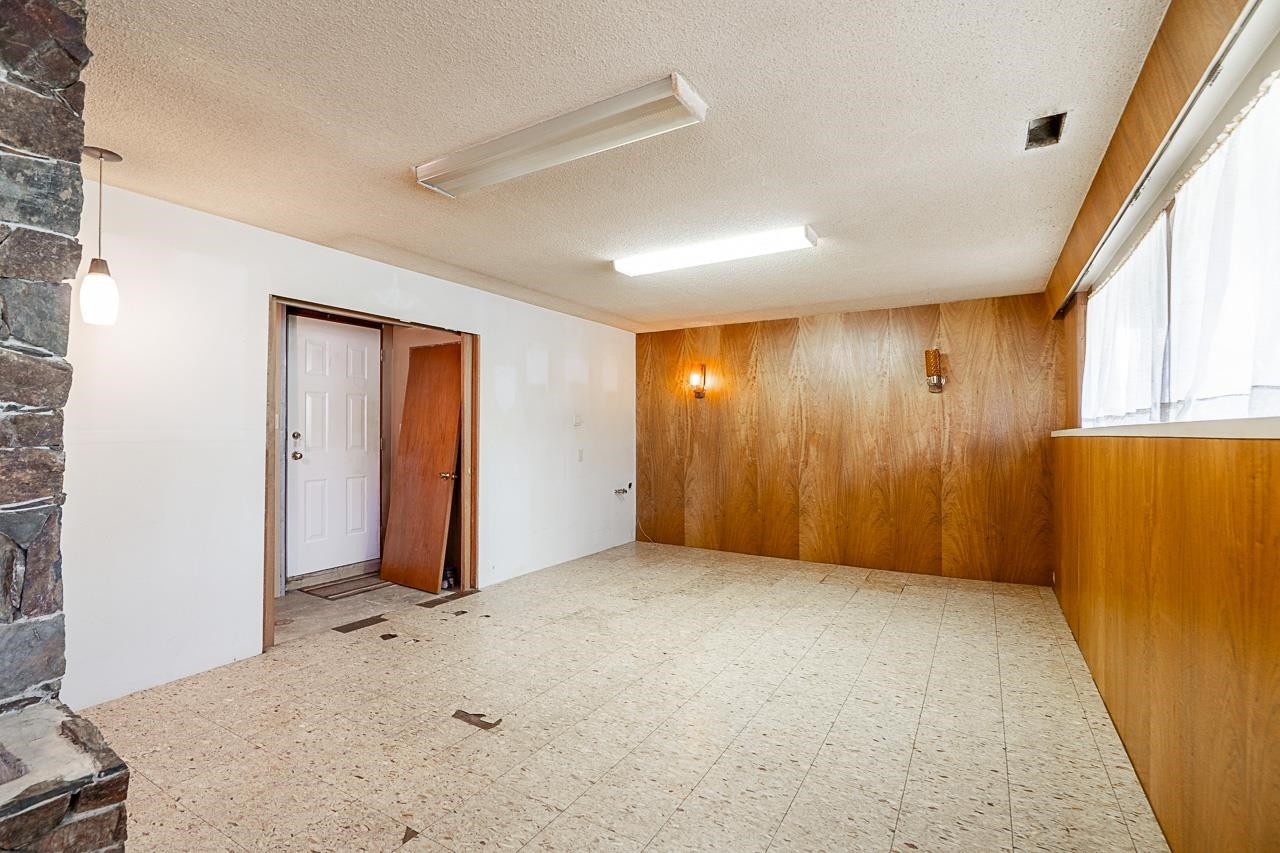 









6808


Yeovil

Place,
Burnaby,




BC
V5B 2V9

