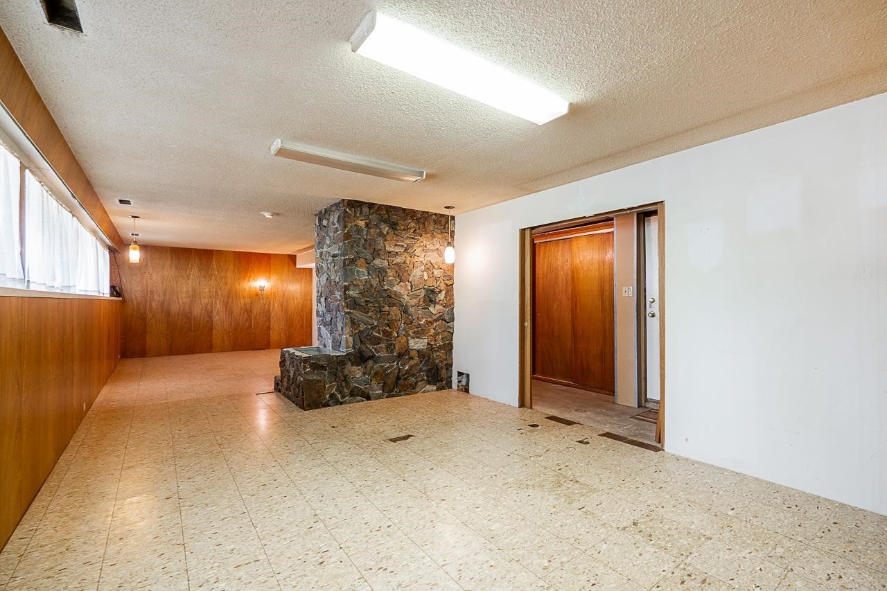 









6808


Yeovil

Place,
Burnaby,




BC
V5B 2V9


