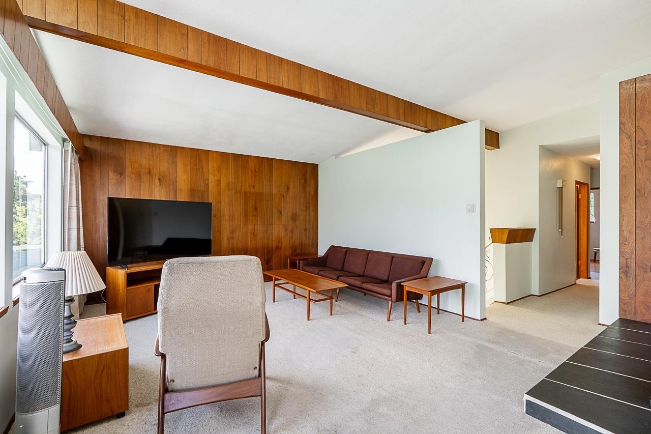 









6808


Yeovil

Place,
Burnaby,




BC
V5B 2V9

