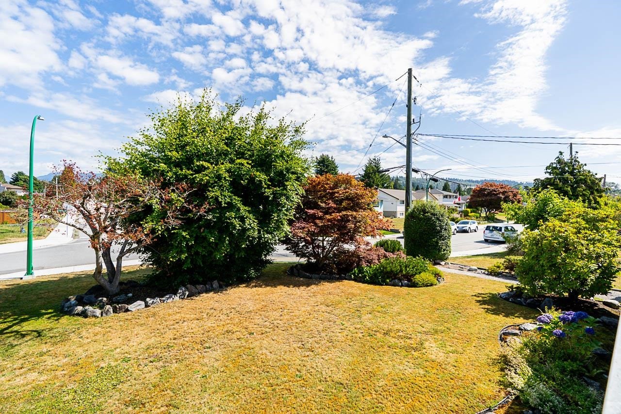 









6808


Yeovil

Place,
Burnaby,




BC
V5B 2V9

