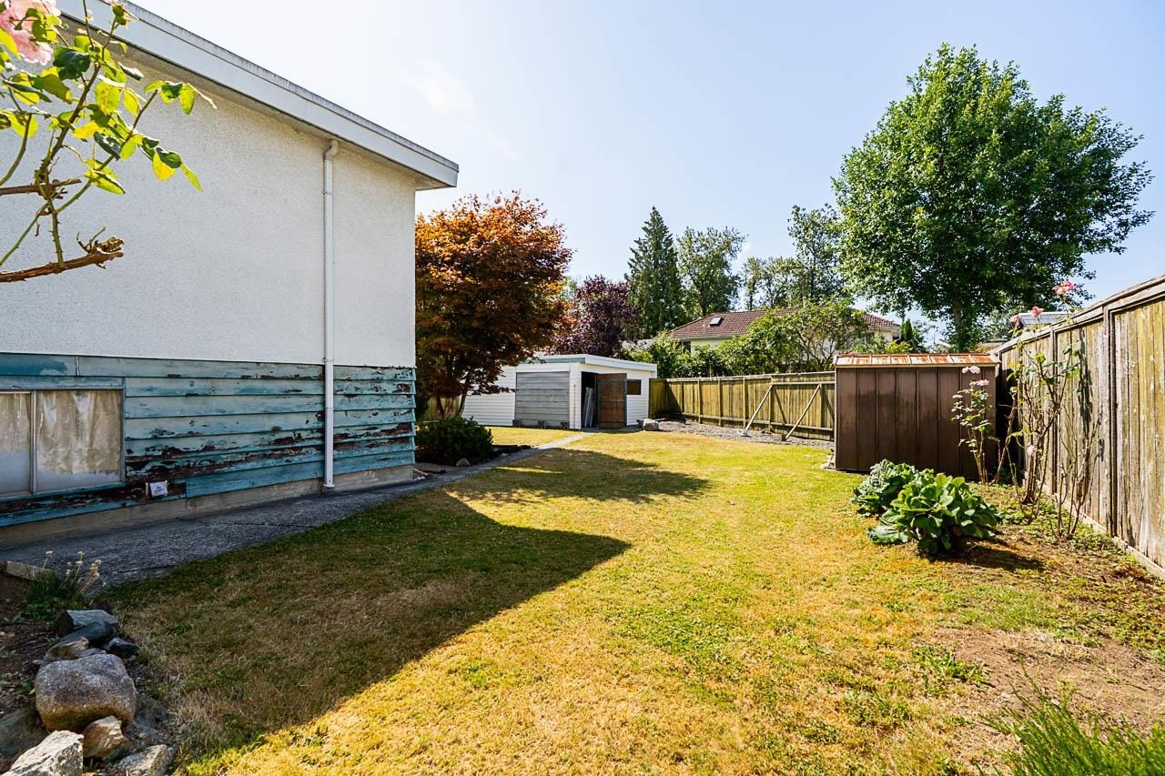









6808


Yeovil

Place,
Burnaby,




BC
V5B 2V9

