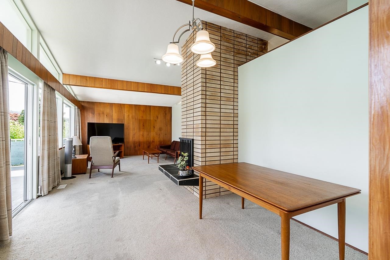 









6808


Yeovil

Place,
Burnaby,




BC
V5B 2V9

