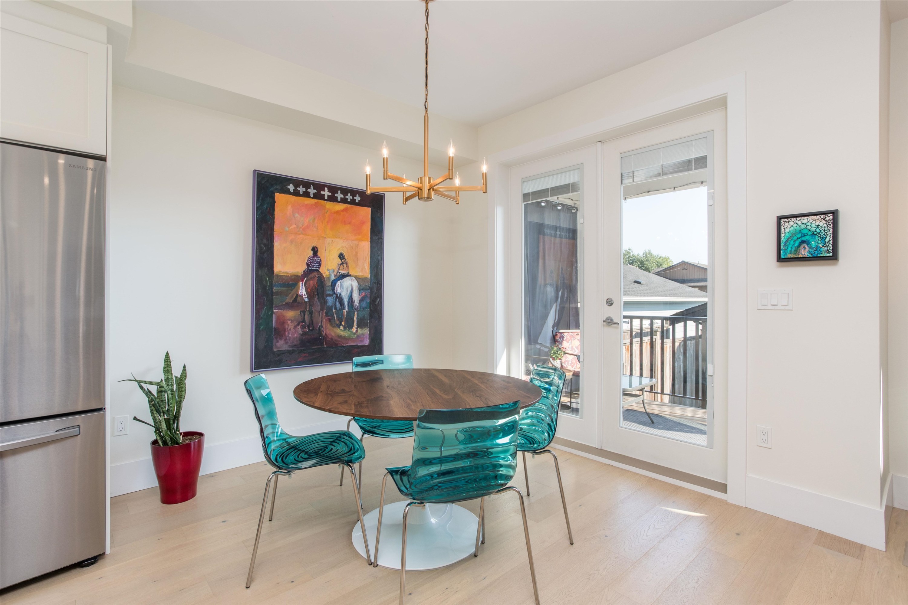 









341


13th

Street East,
North Vancouver,




BC
V7L 2L8

