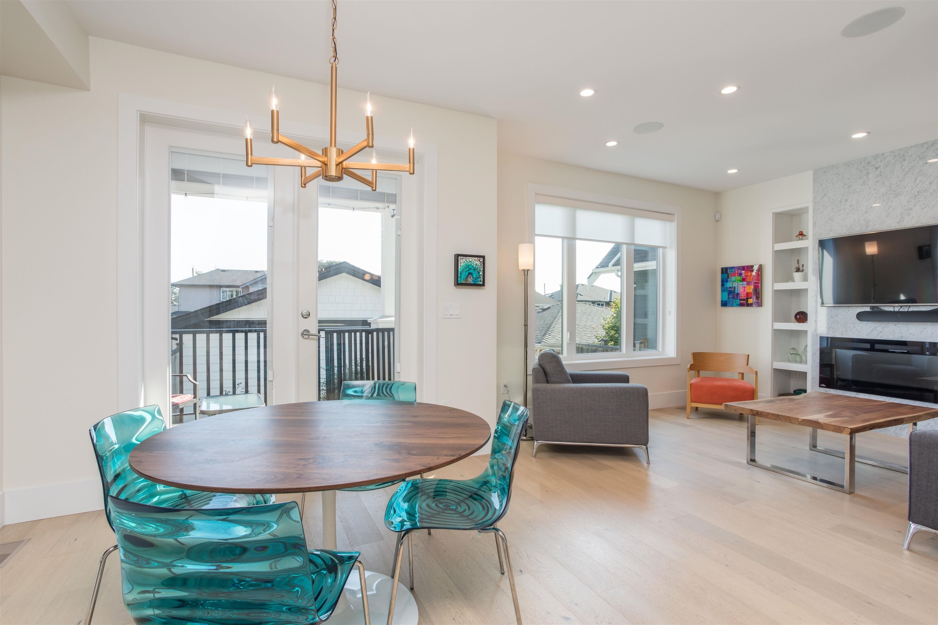 









341


13th

Street East,
North Vancouver,




BC
V7L 2L8


