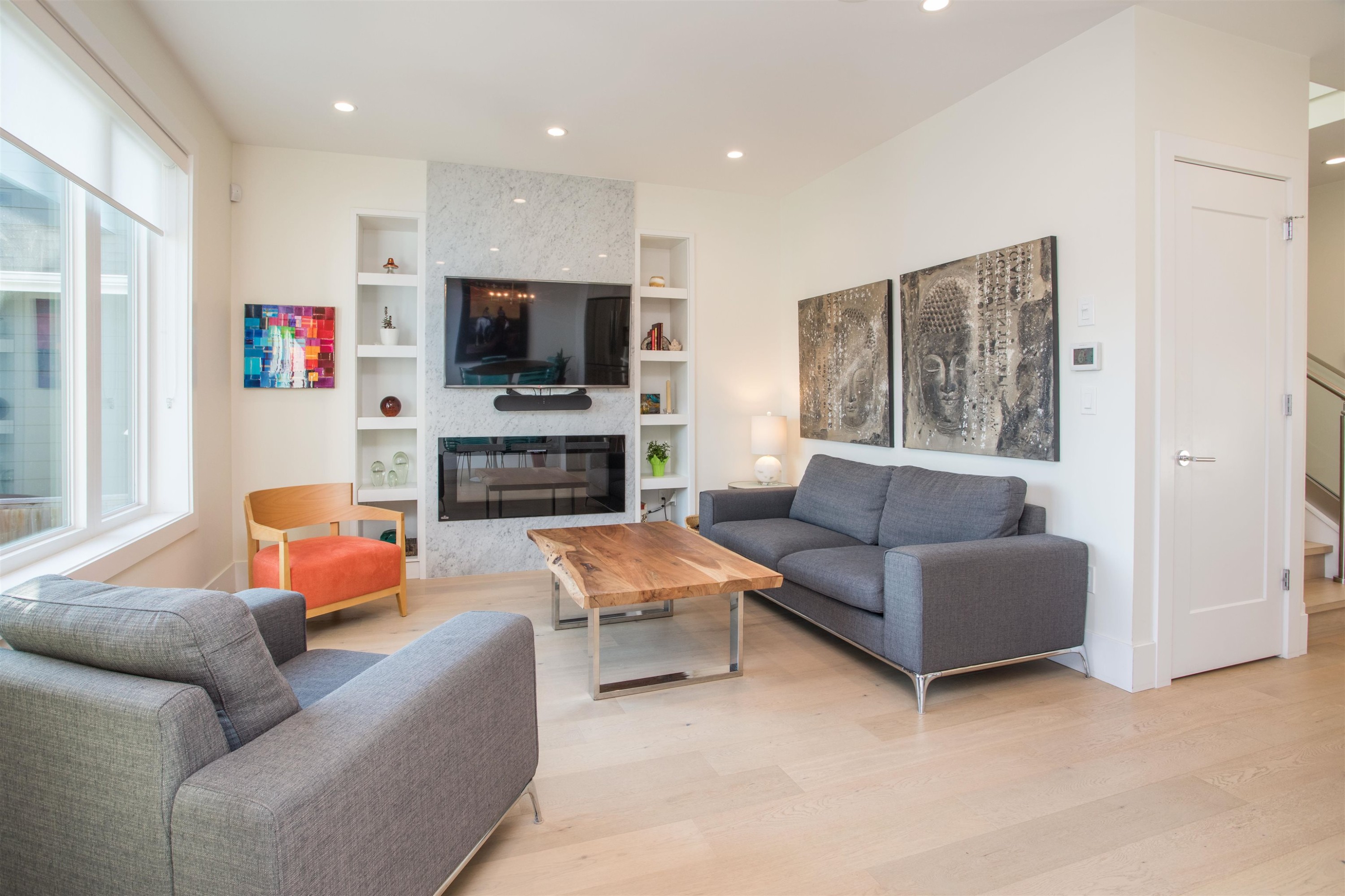 









341


13th

Street East,
North Vancouver,




BC
V7L 2L8

