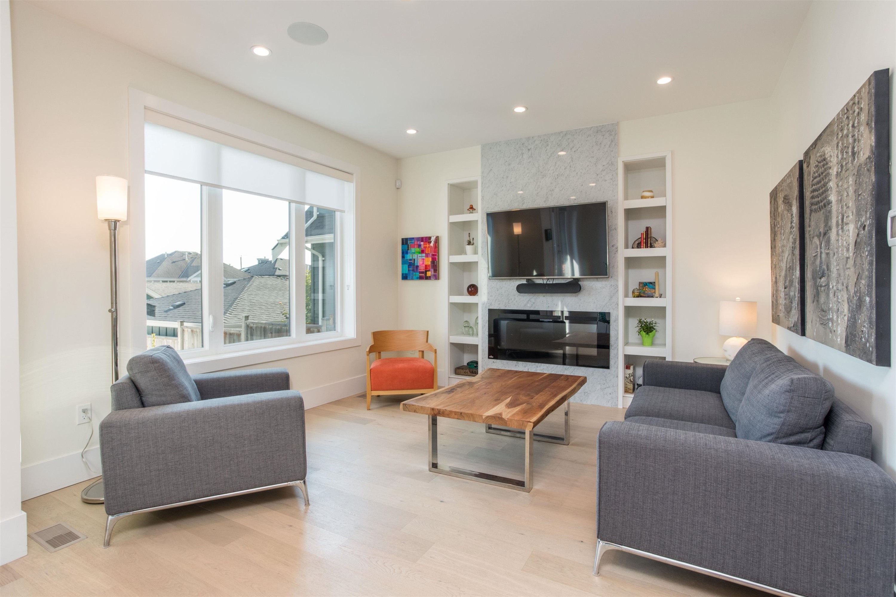 









341


13th

Street East,
North Vancouver,




BC
V7L 2L8

