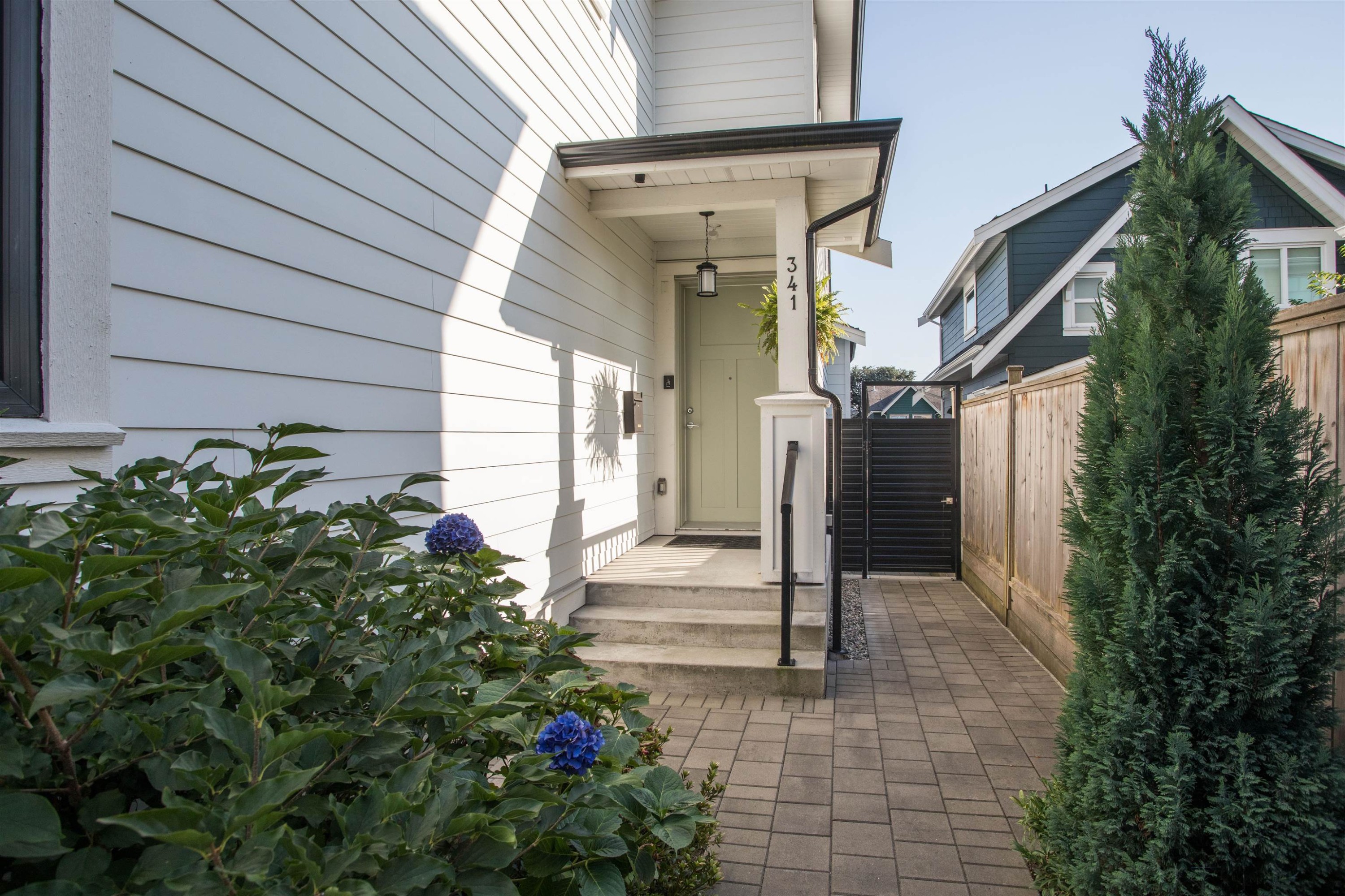 









341


13th

Street East,
North Vancouver,




BC
V7L 2L8

