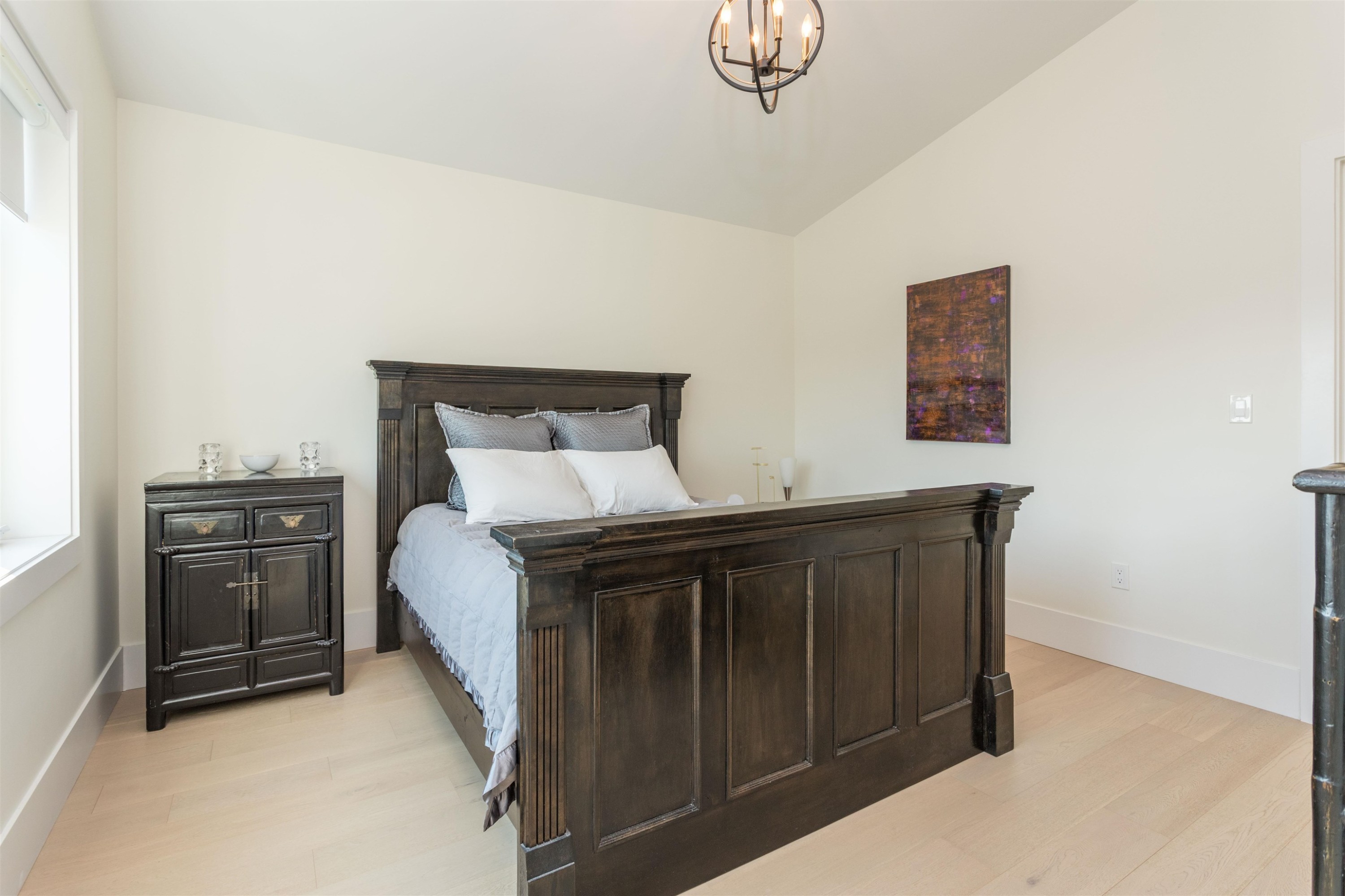 









341


13th

Street East,
North Vancouver,




BC
V7L 2L8

