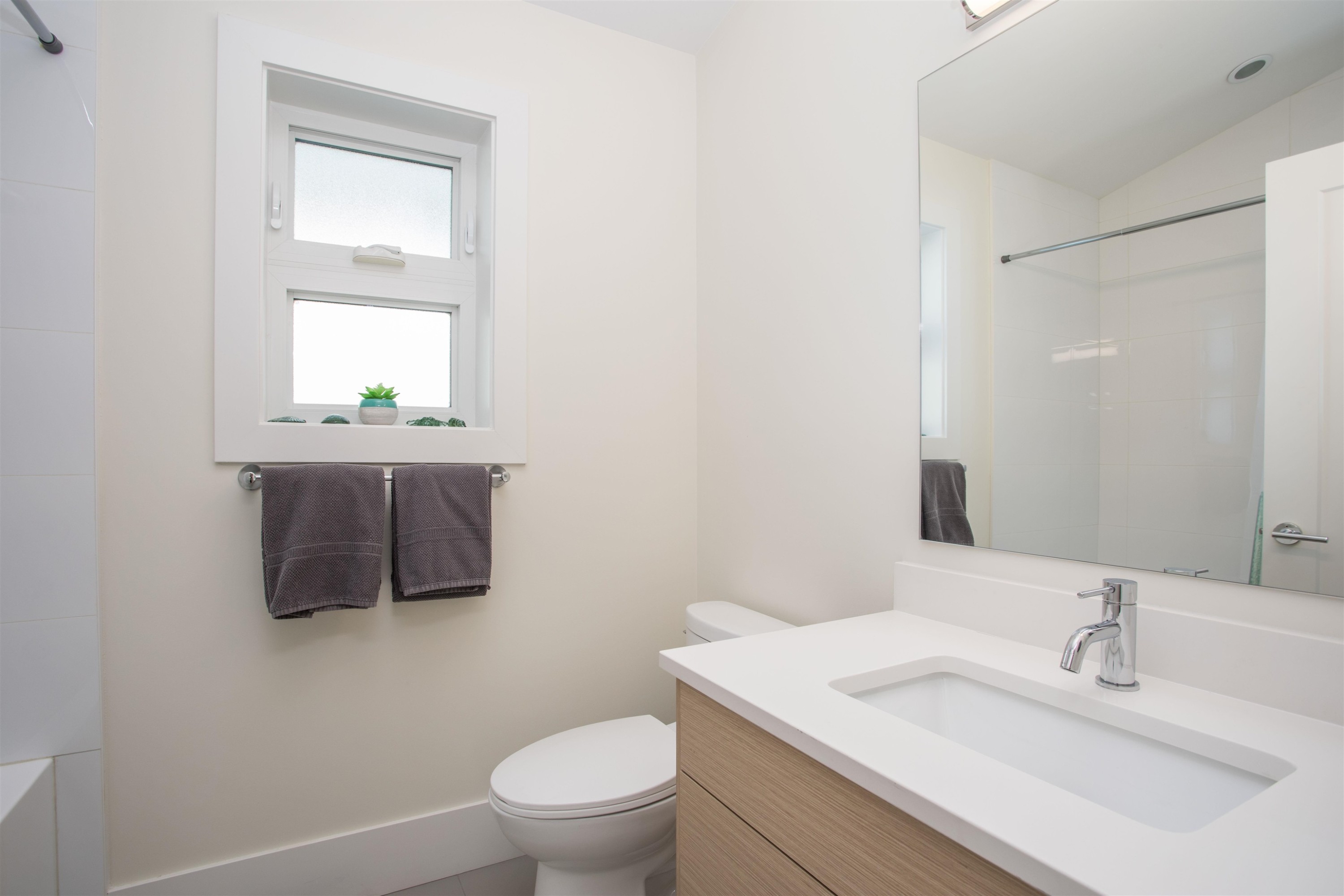 









341


13th

Street East,
North Vancouver,




BC
V7L 2L8

