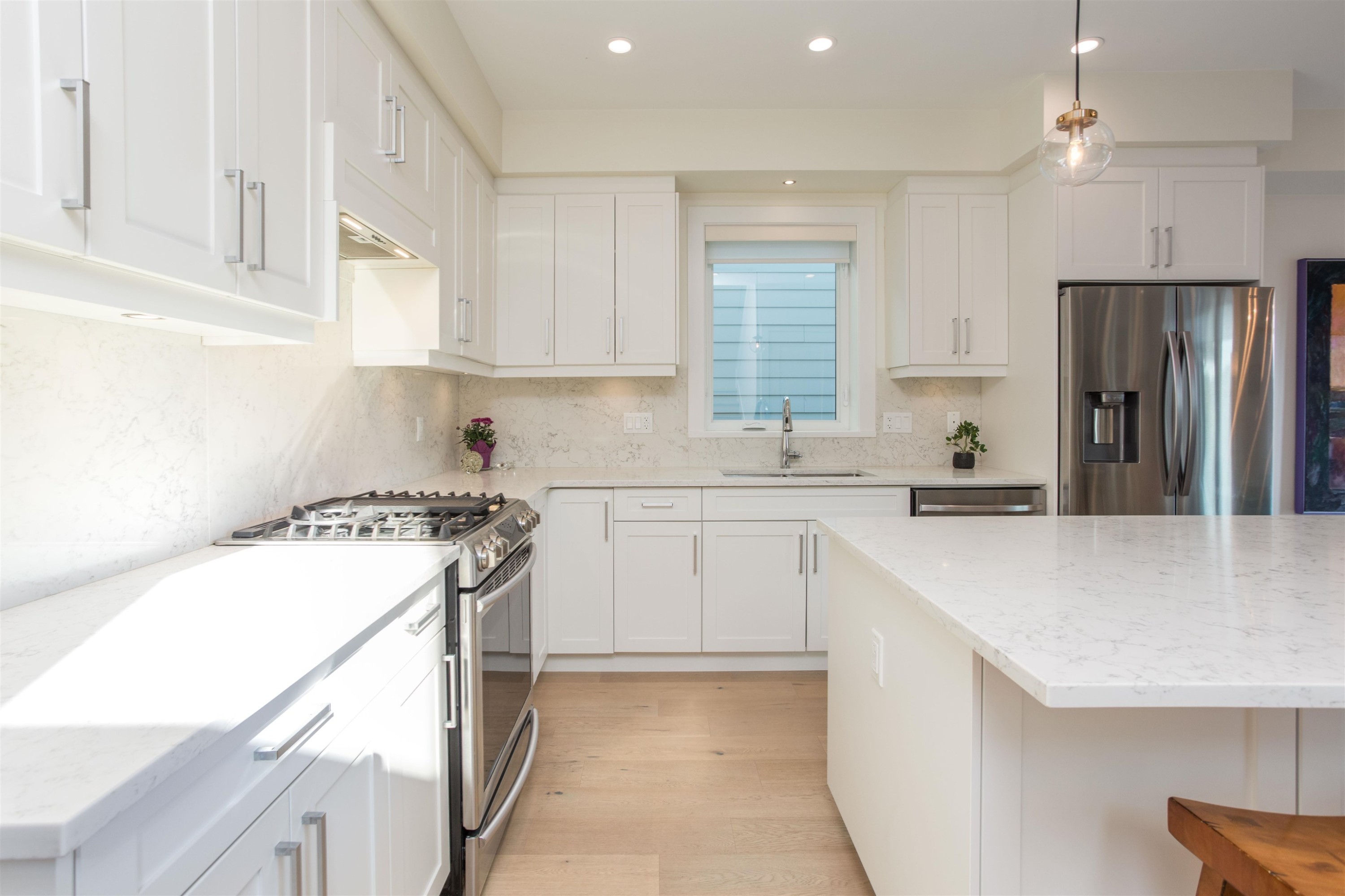 









341


13th

Street East,
North Vancouver,




BC
V7L 2L8

