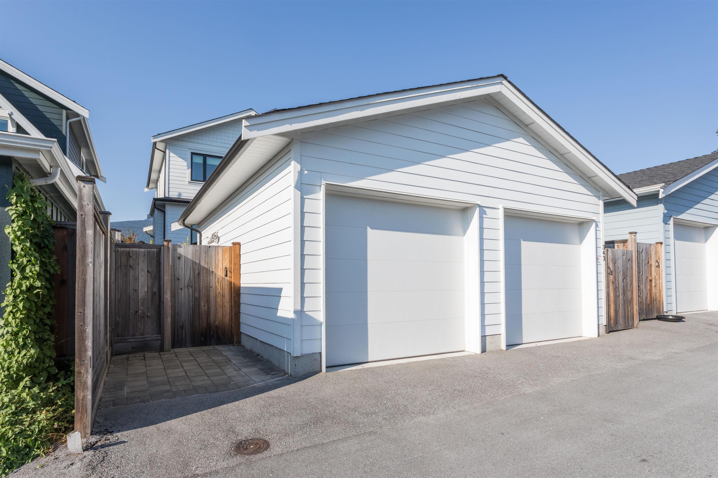 









341


13th

Street East,
North Vancouver,




BC
V7L 2L8

