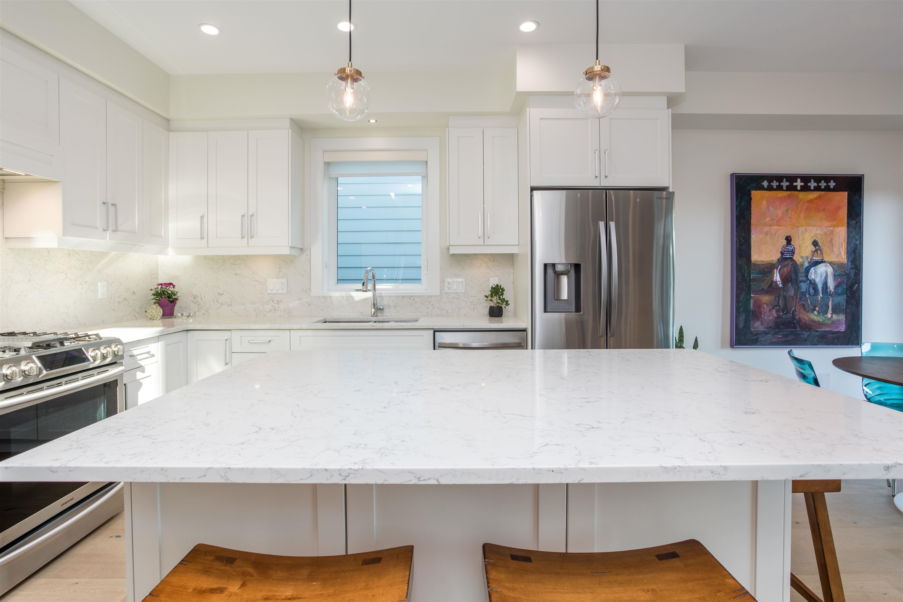 









341


13th

Street East,
North Vancouver,




BC
V7L 2L8

