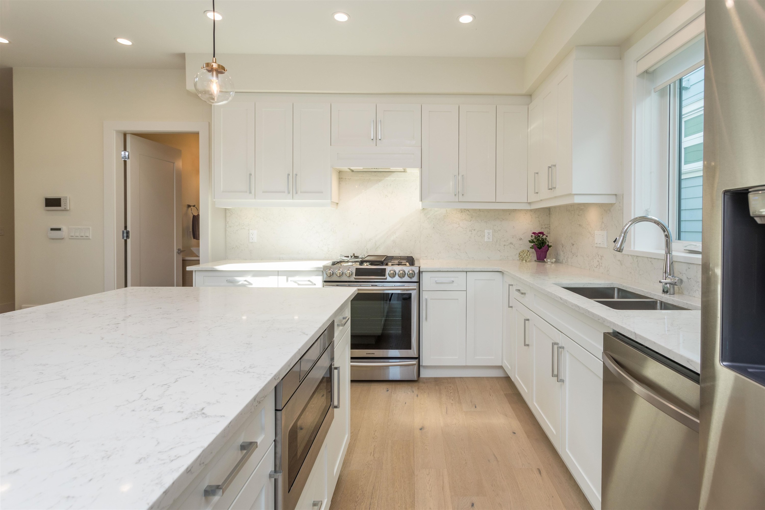 









341


13th

Street East,
North Vancouver,




BC
V7L 2L8

