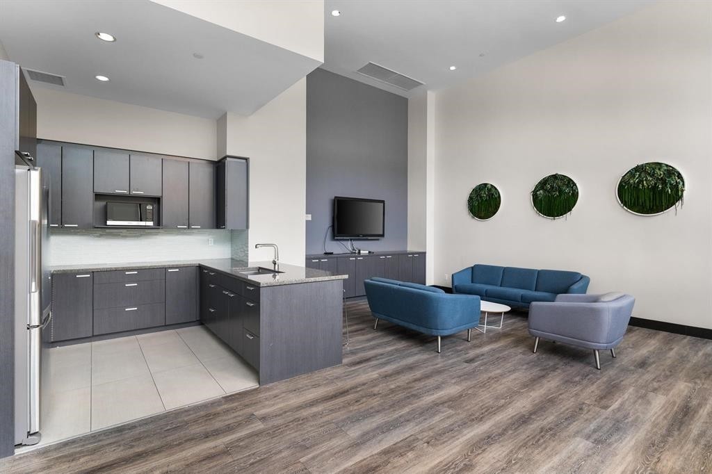 









2200


Douglas

Road, 405,
Burnaby,




BC
V5C 5A7

