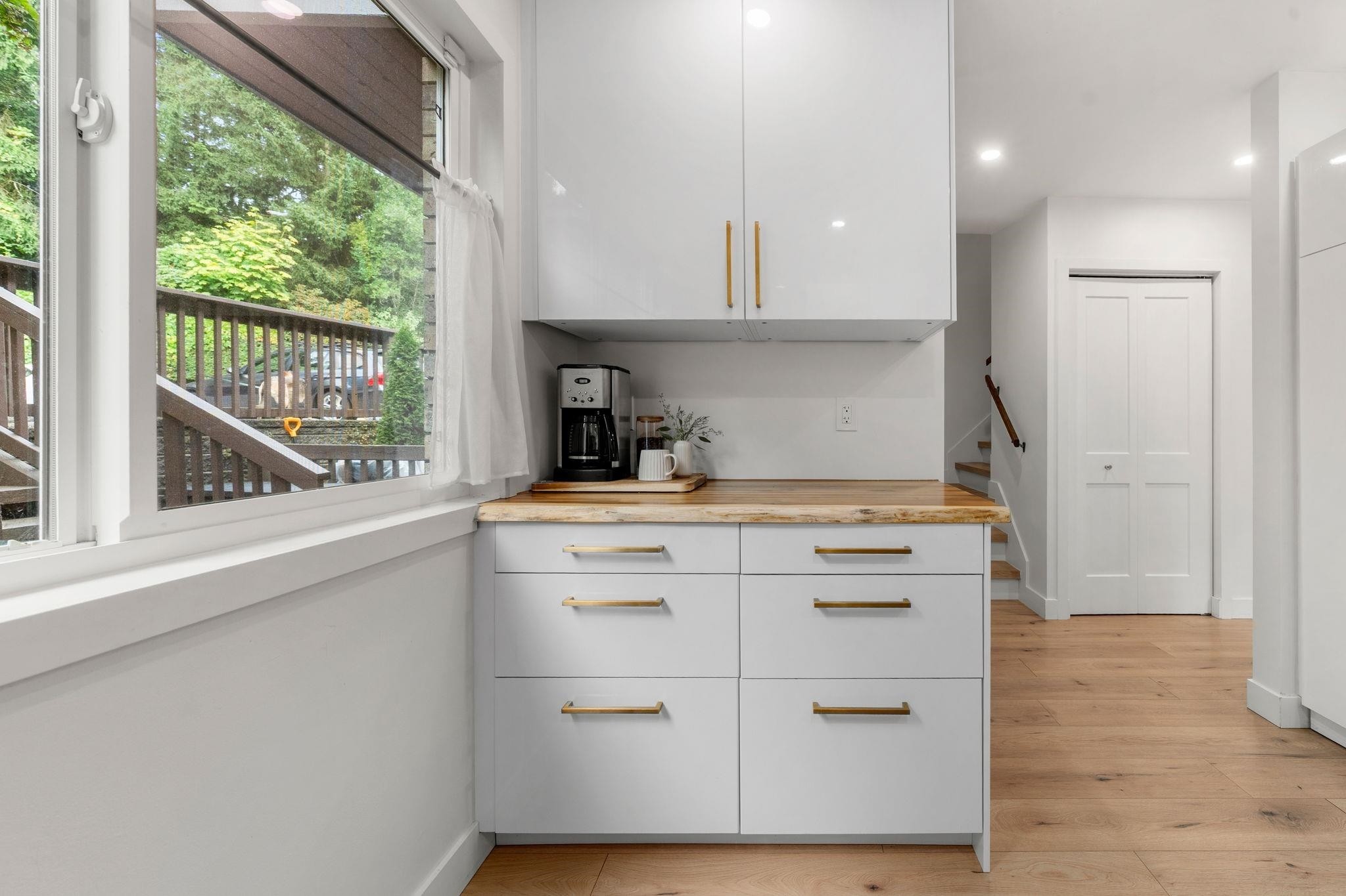 









323B


Evergreen

Drive,
Port Moody,




BC
V3H 1S1

