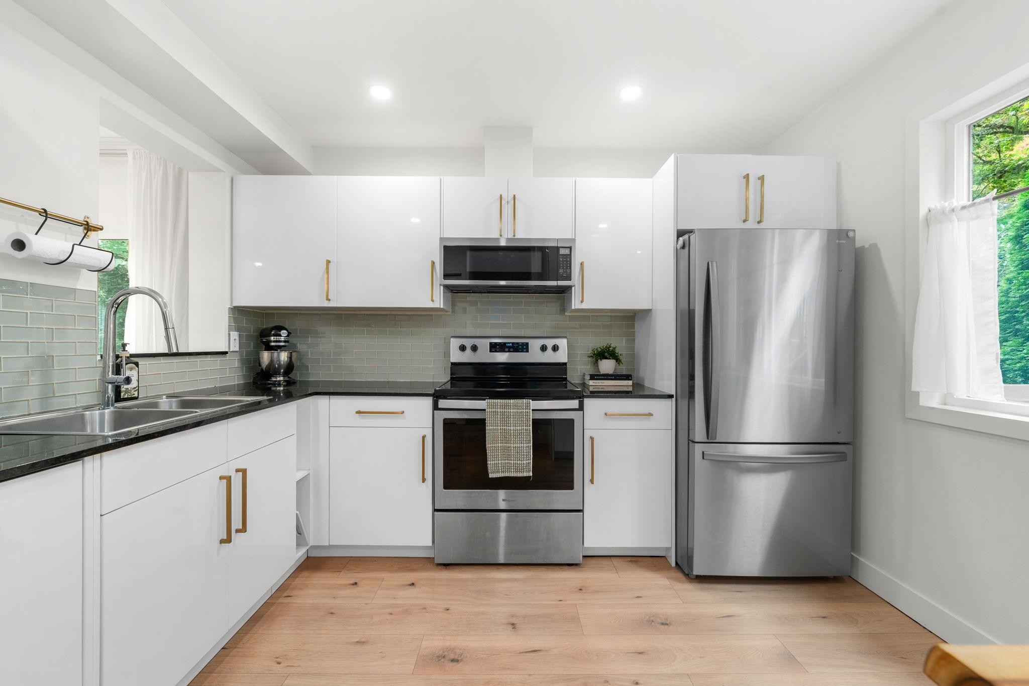 









323B


Evergreen

Drive,
Port Moody,




BC
V3H 1S1

