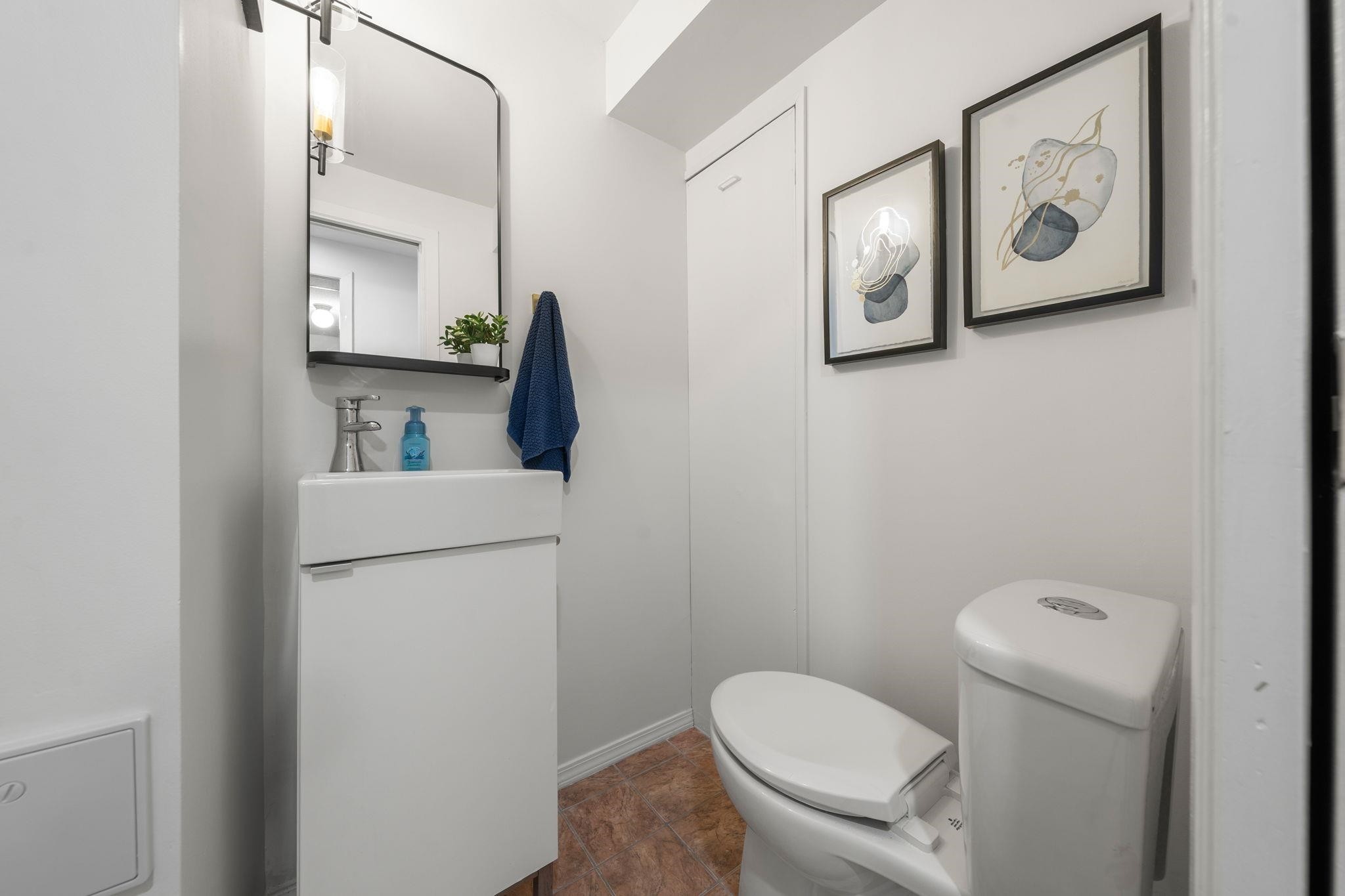 









323B


Evergreen

Drive,
Port Moody,




BC
V3H 1S1

