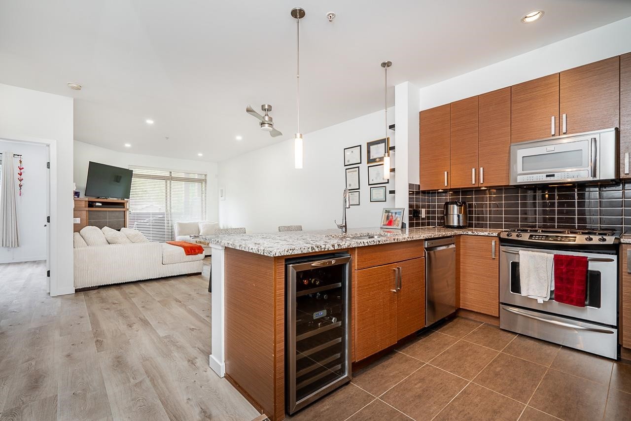 









288


Hampton

Street, 202,
New Westminster,




BC
V3M 5L9

