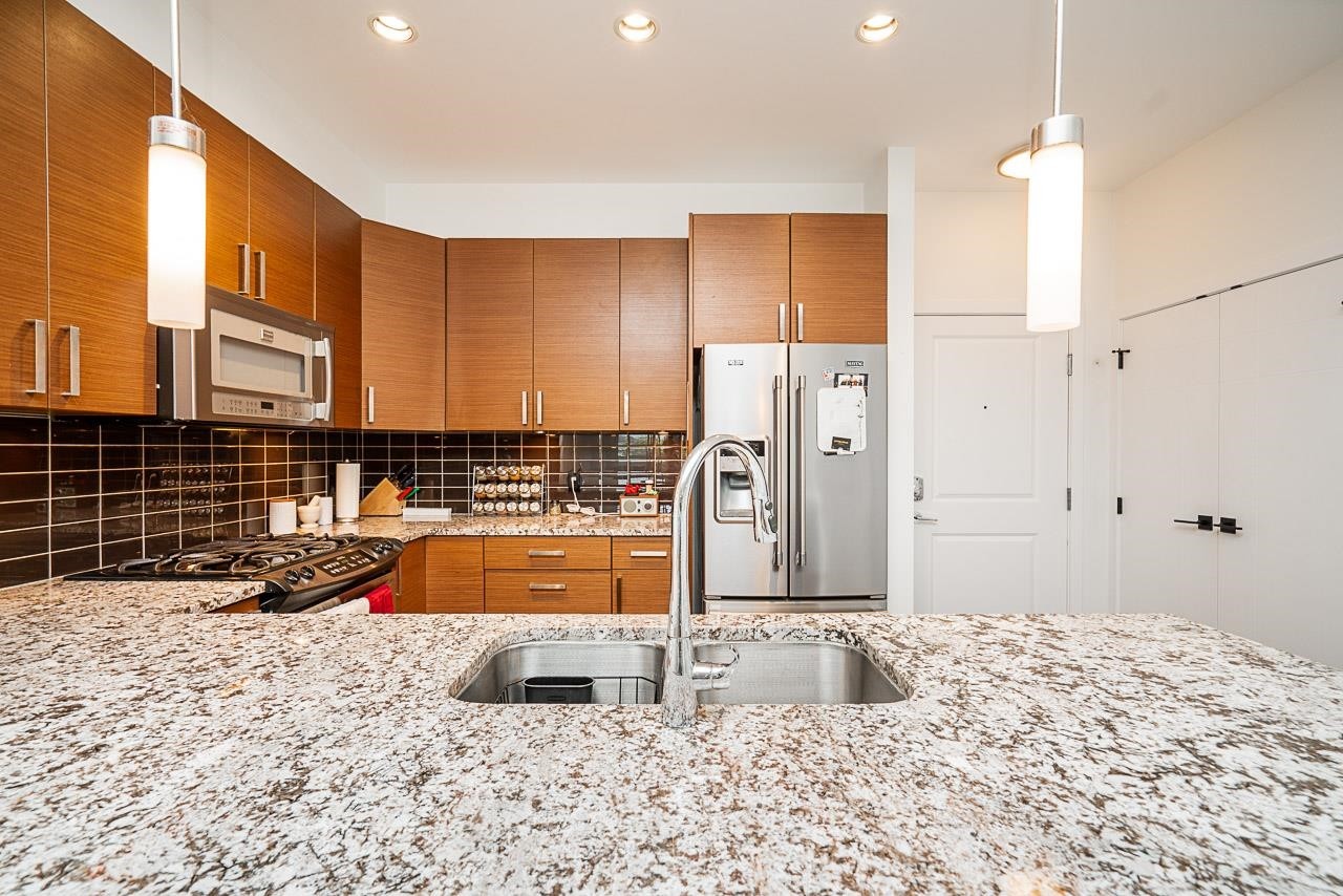 









288


Hampton

Street, 202,
New Westminster,




BC
V3M 5L9

