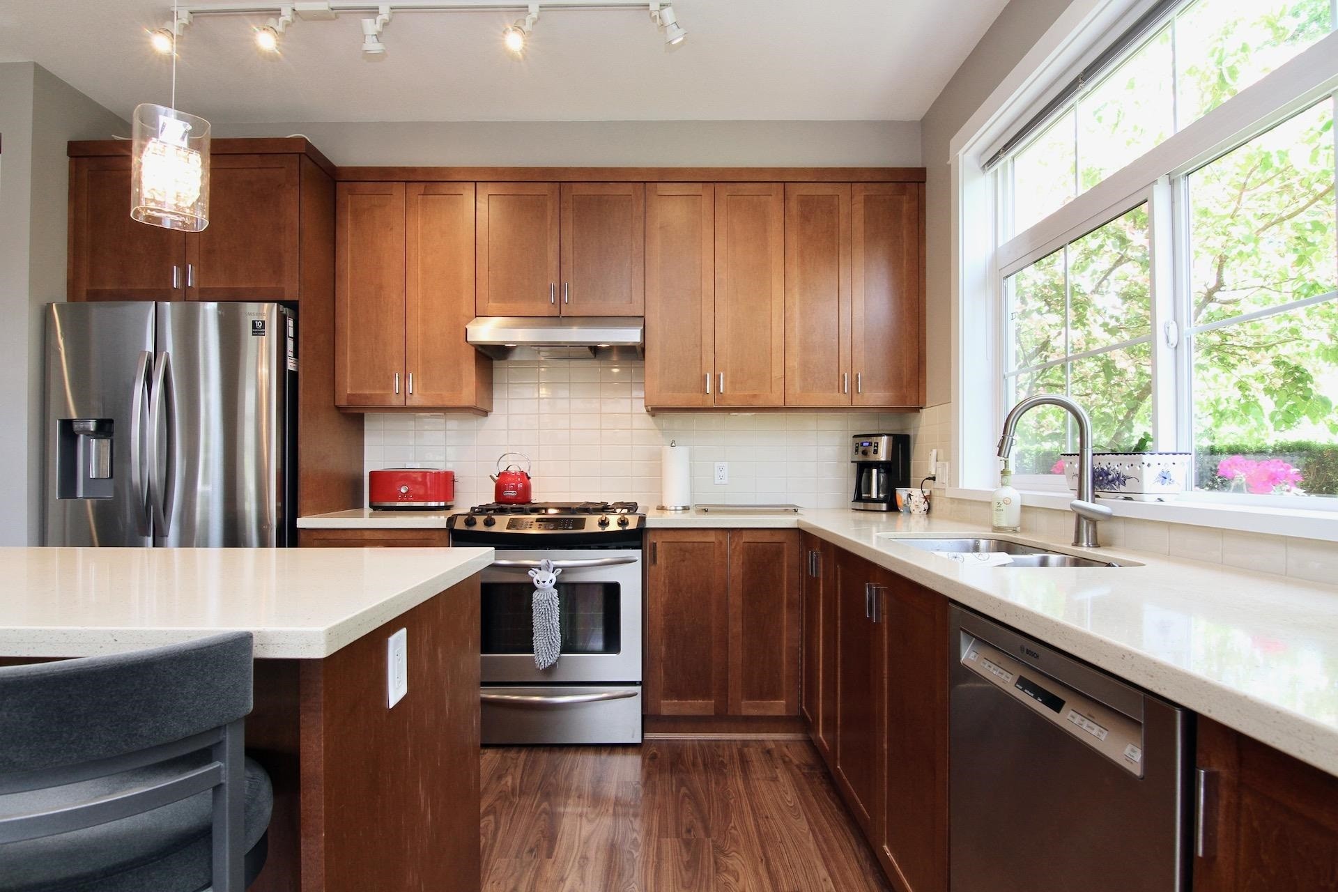 









19490


Fraser

Way, 14,
Pitt Meadows,




BC
V3Y 0B6

