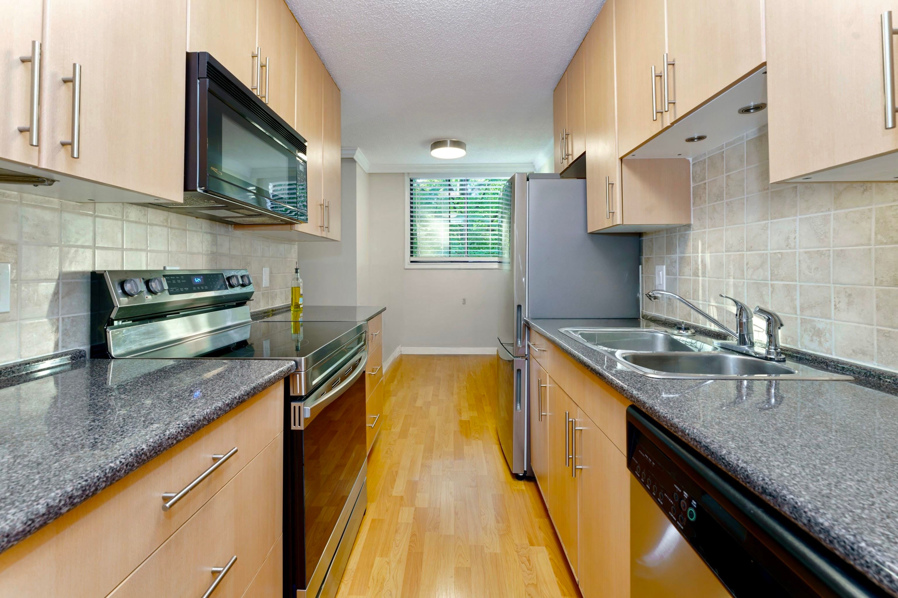 









320


Royal

Avenue, 405,
New Westminster,




BC
V3L 5C6

