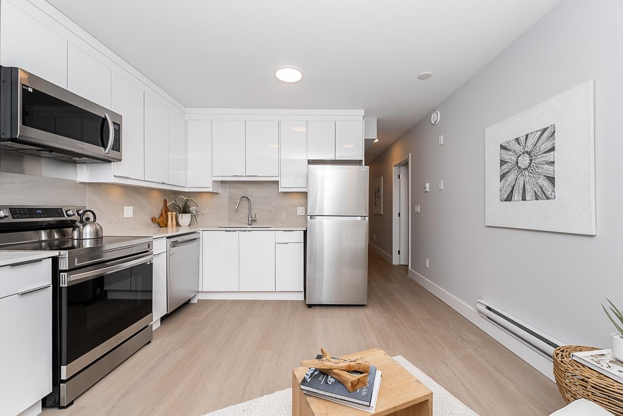 









3050


Kingsway

, 406,
Vancouver,




BC
V5R 5J7

