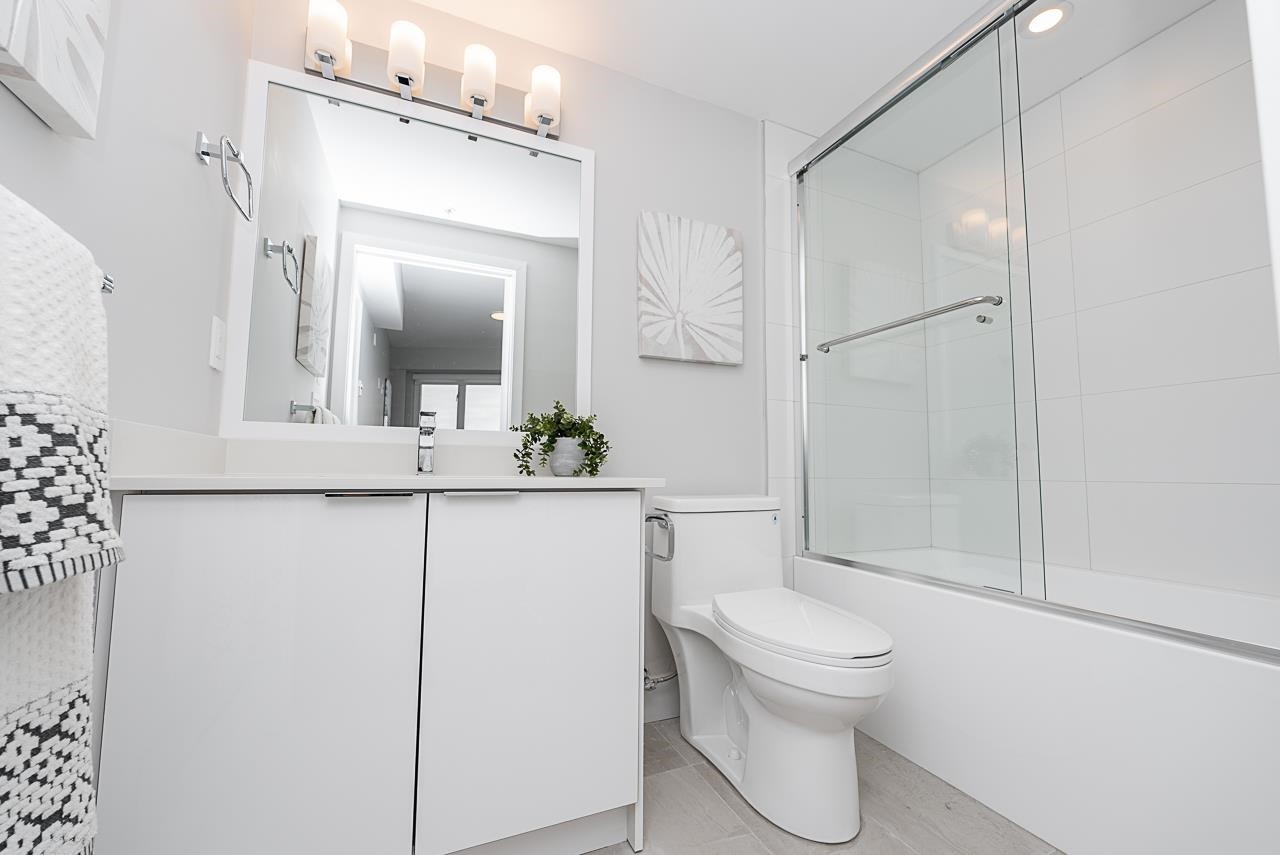 









3050


Kingsway

, 406,
Vancouver,




BC
V5R 5J7

