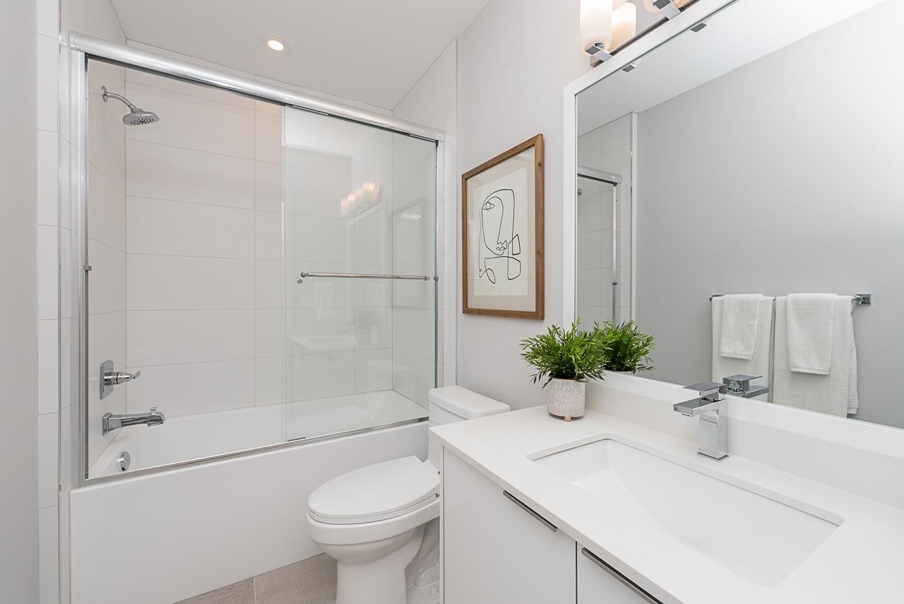 









3050


Kingsway

, 406,
Vancouver,




BC
V5R 5J7

