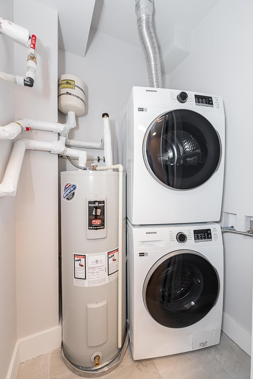 









3050


Kingsway

, 406,
Vancouver,




BC
V5R 5J7

