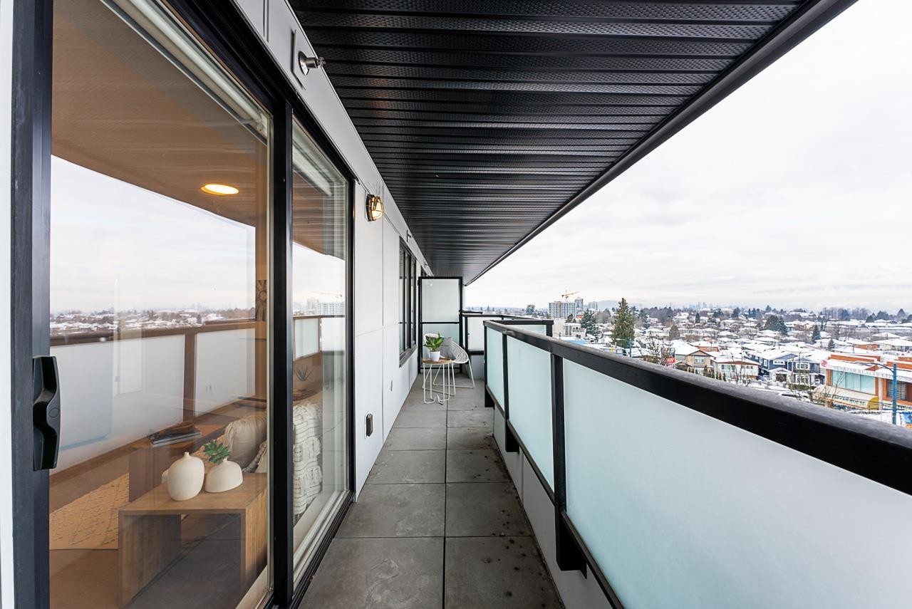 









3050


Kingsway

, 406,
Vancouver,




BC
V5R 5J7

