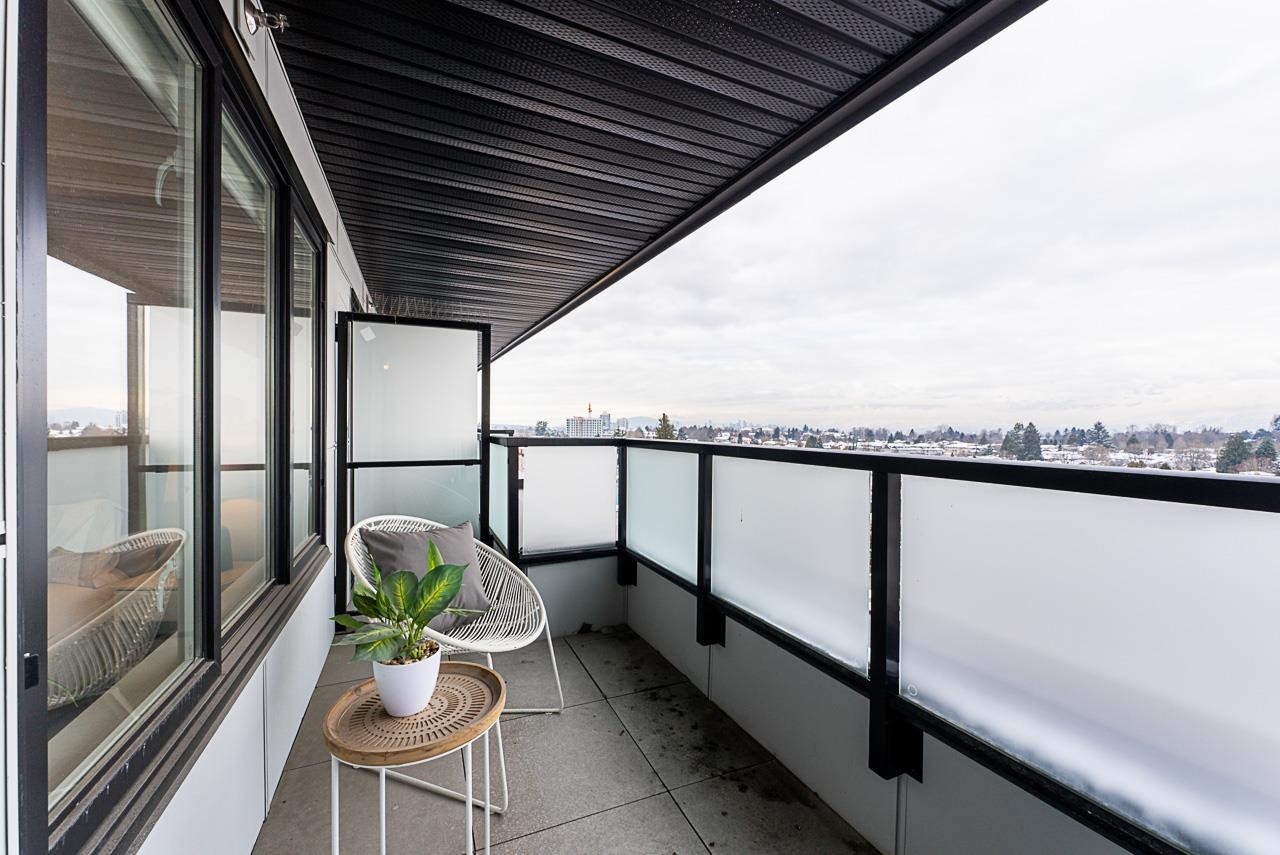 









3050


Kingsway

, 406,
Vancouver,




BC
V5R 5J7

