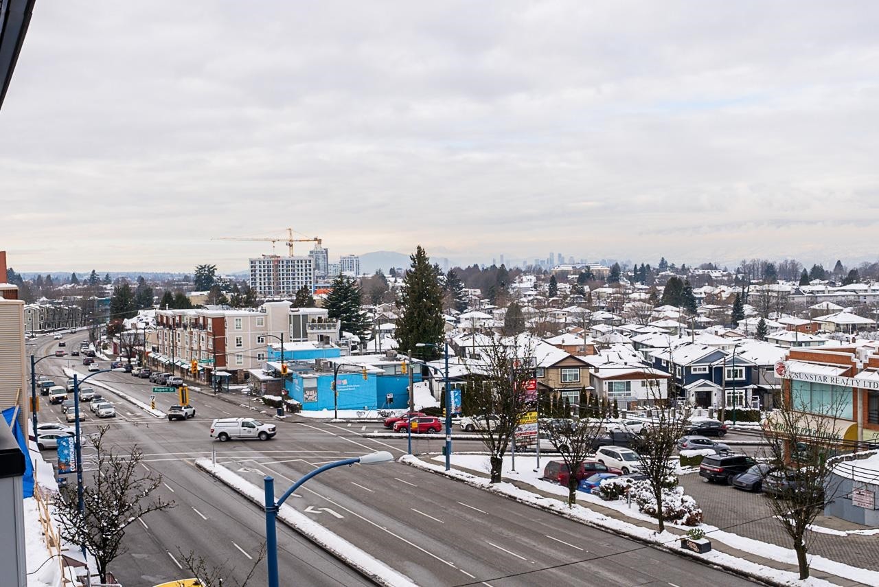 









3050


Kingsway

, 406,
Vancouver,




BC
V5R 5J7

