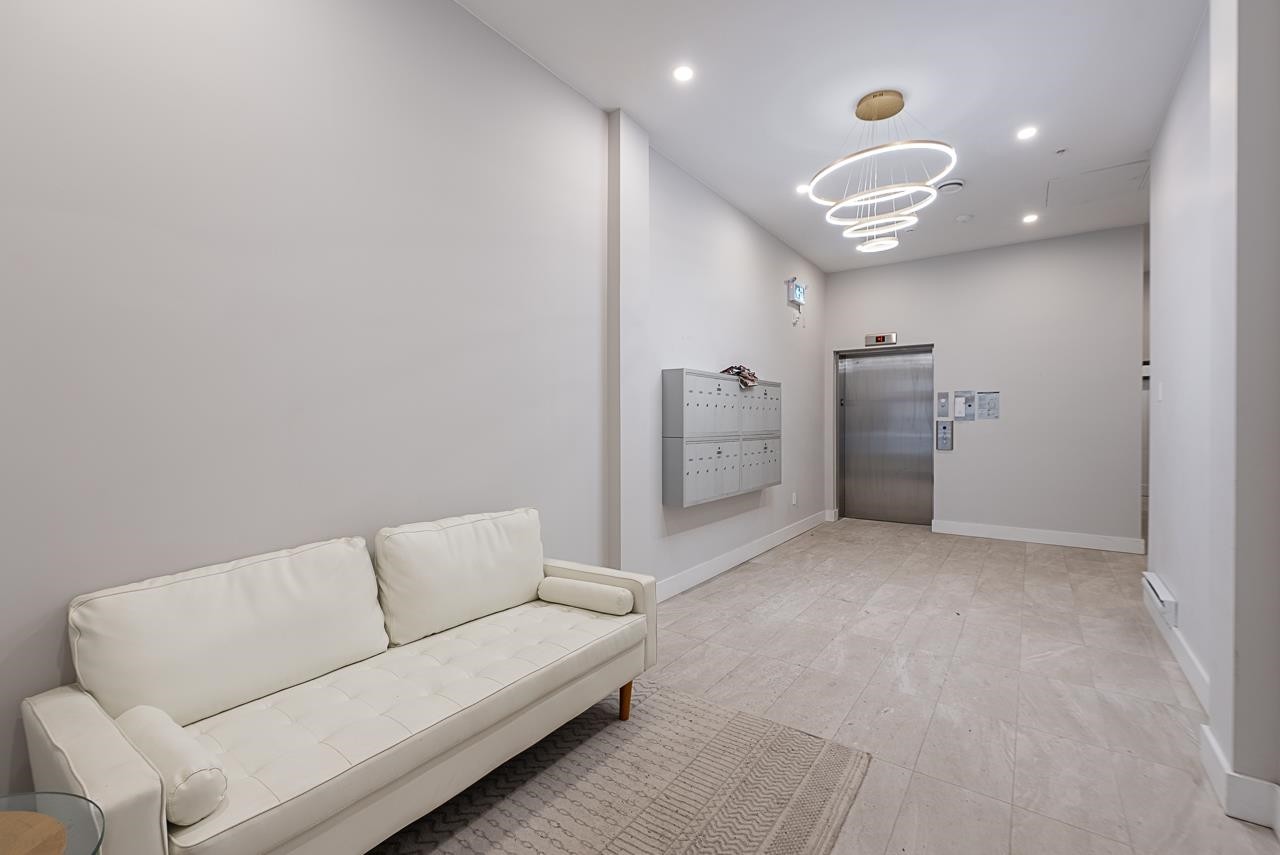 









3050


Kingsway

, 406,
Vancouver,




BC
V5R 5J7

