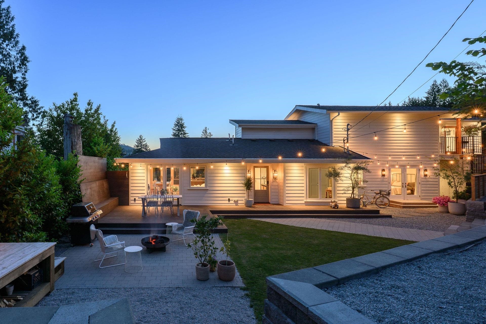 









580


Ioco

Road,
Port Moody,




BC
V3H 2W2

