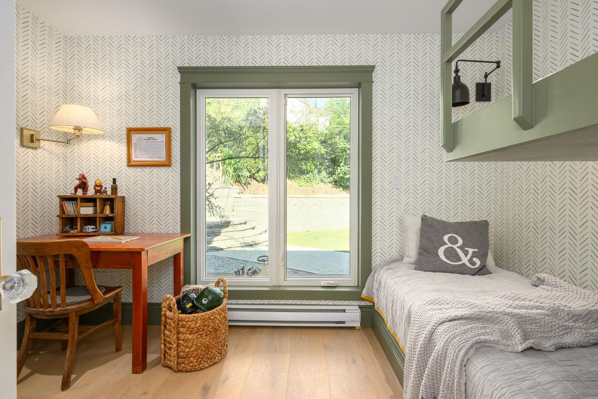 









580


Ioco

Road,
Port Moody,




BC
V3H 2W2

