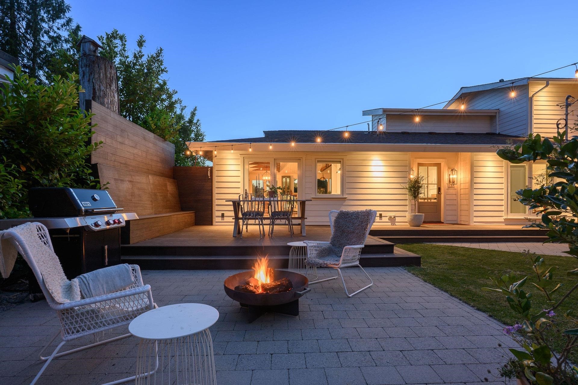 









580


Ioco

Road,
Port Moody,




BC
V3H 2W2

