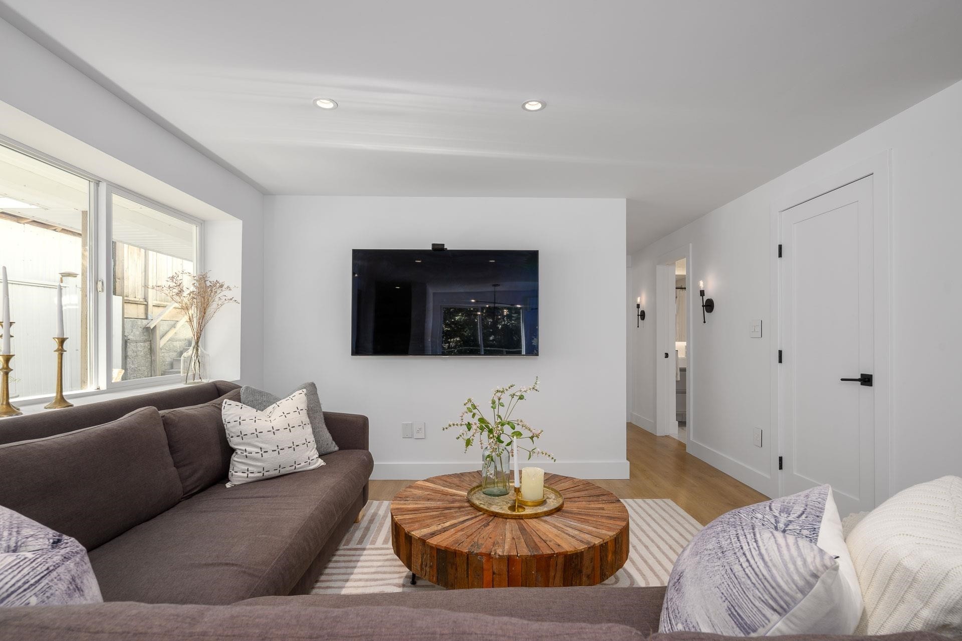 









580


Ioco

Road,
Port Moody,




BC
V3H 2W2

