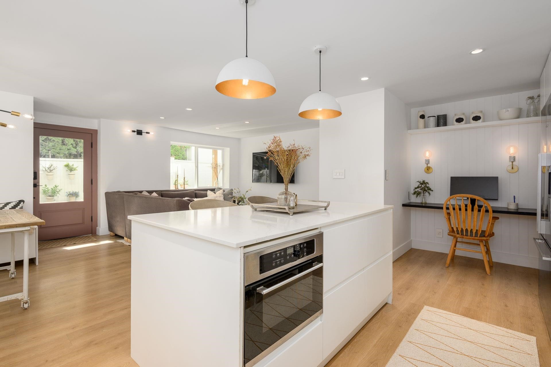 









580


Ioco

Road,
Port Moody,




BC
V3H 2W2

