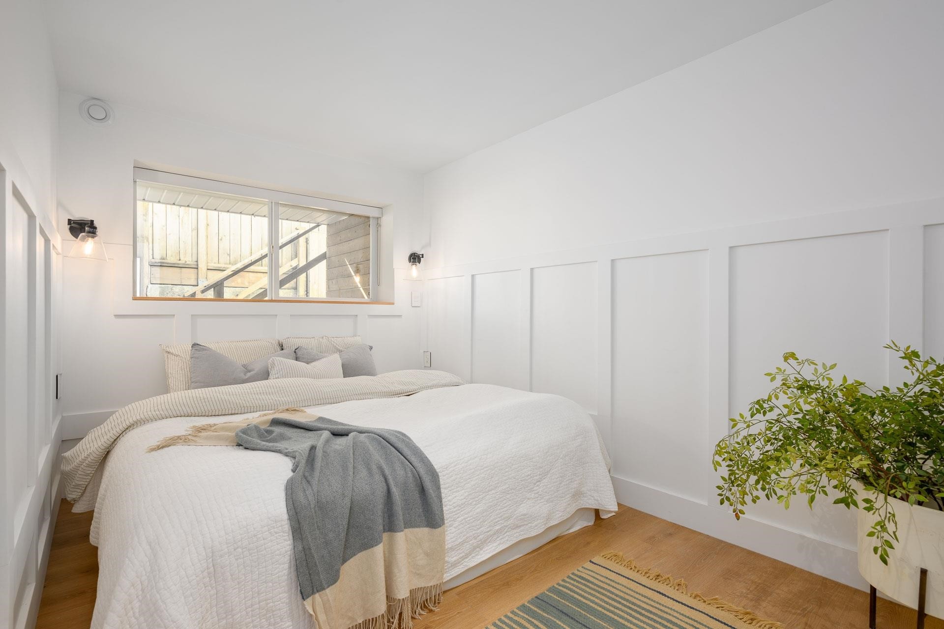 









580


Ioco

Road,
Port Moody,




BC
V3H 2W2

