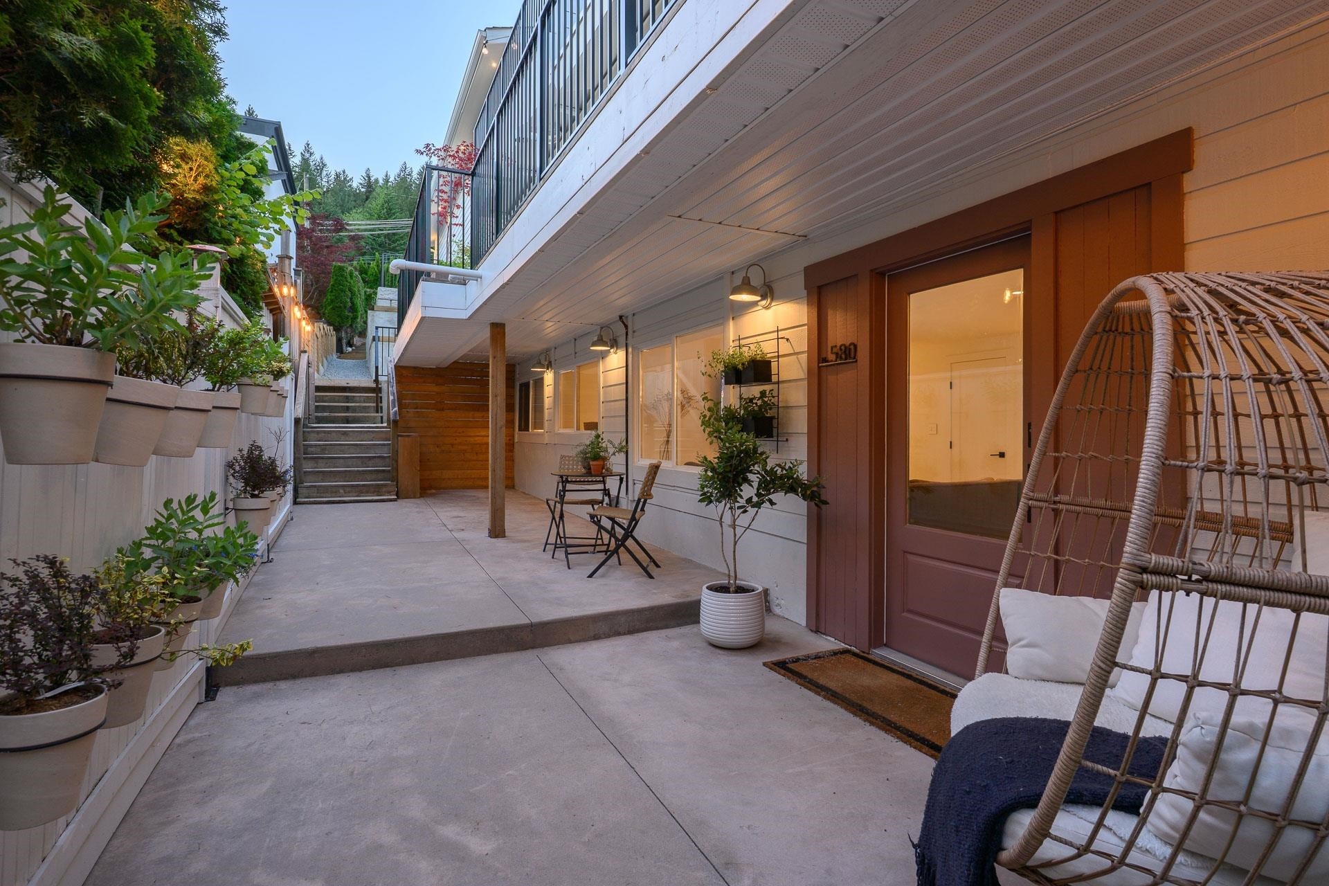 









580


Ioco

Road,
Port Moody,




BC
V3H 2W2

