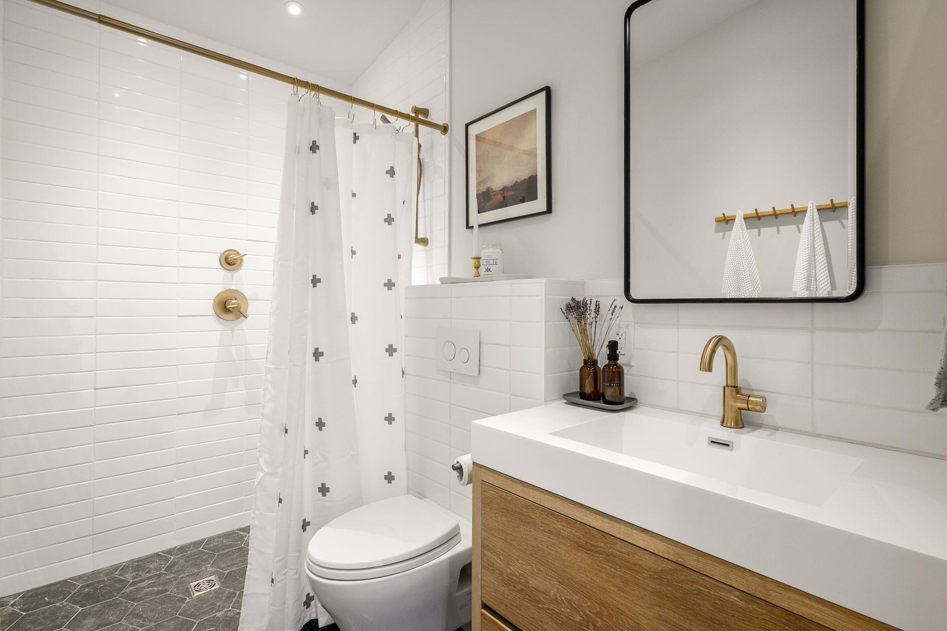 









580


Ioco

Road,
Port Moody,




BC
V3H 2W2

