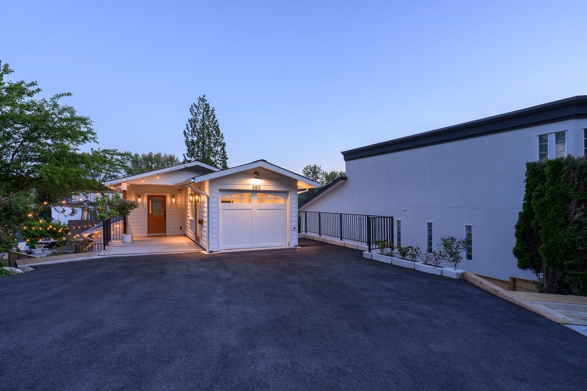 









580


Ioco

Road,
Port Moody,




BC
V3H 2W2

