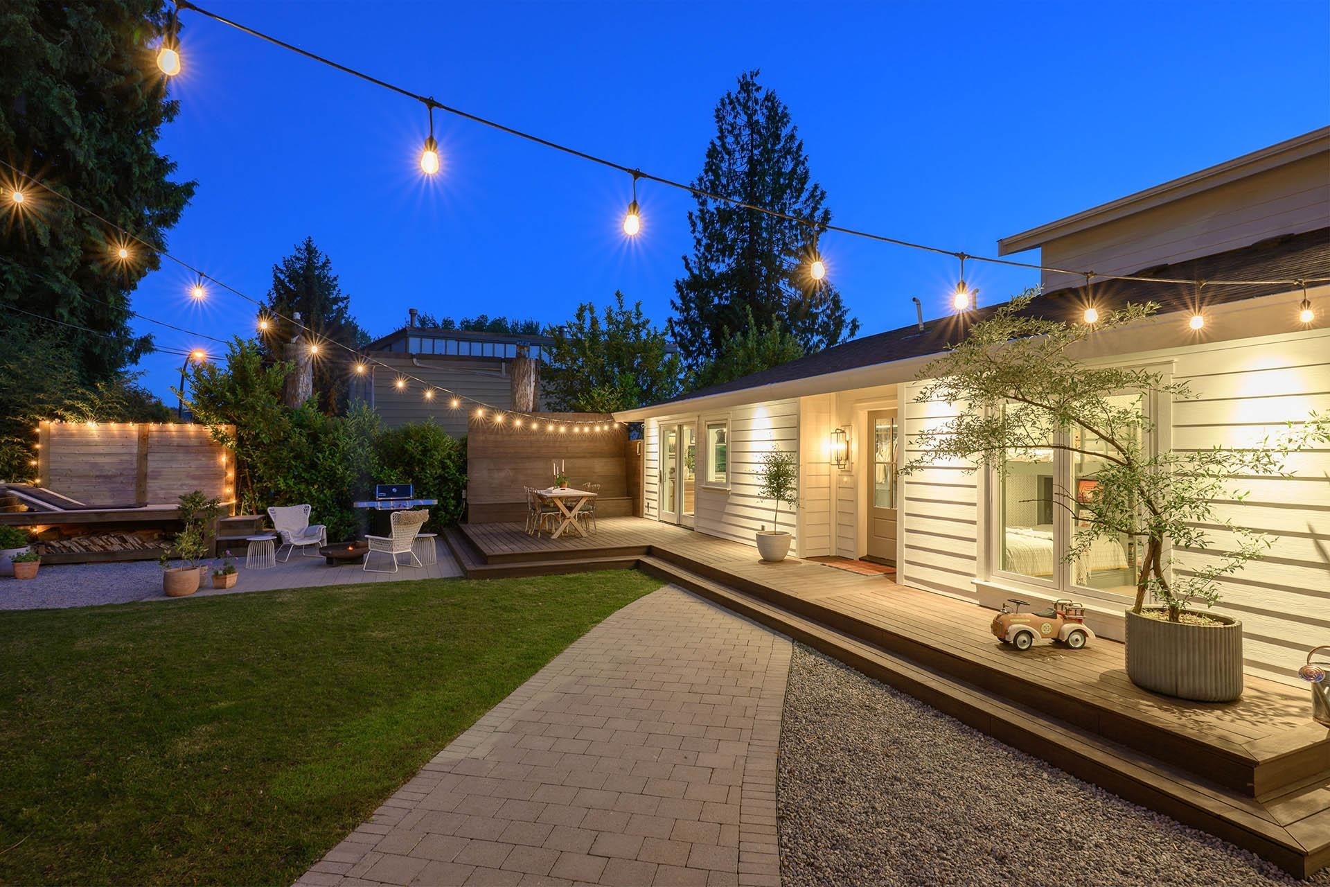 









580


Ioco

Road,
Port Moody,




BC
V3H 2W2

