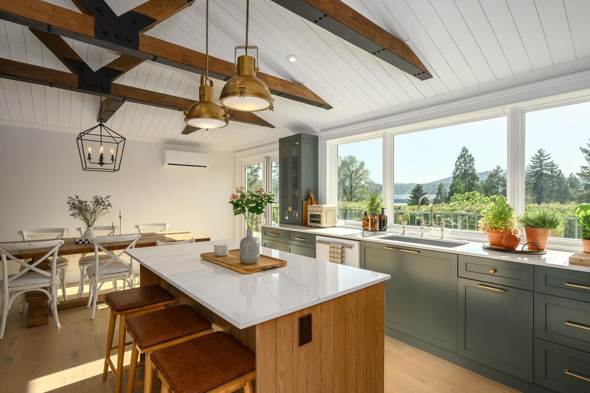 









580


Ioco

Road,
Port Moody,




BC
V3H 2W2

