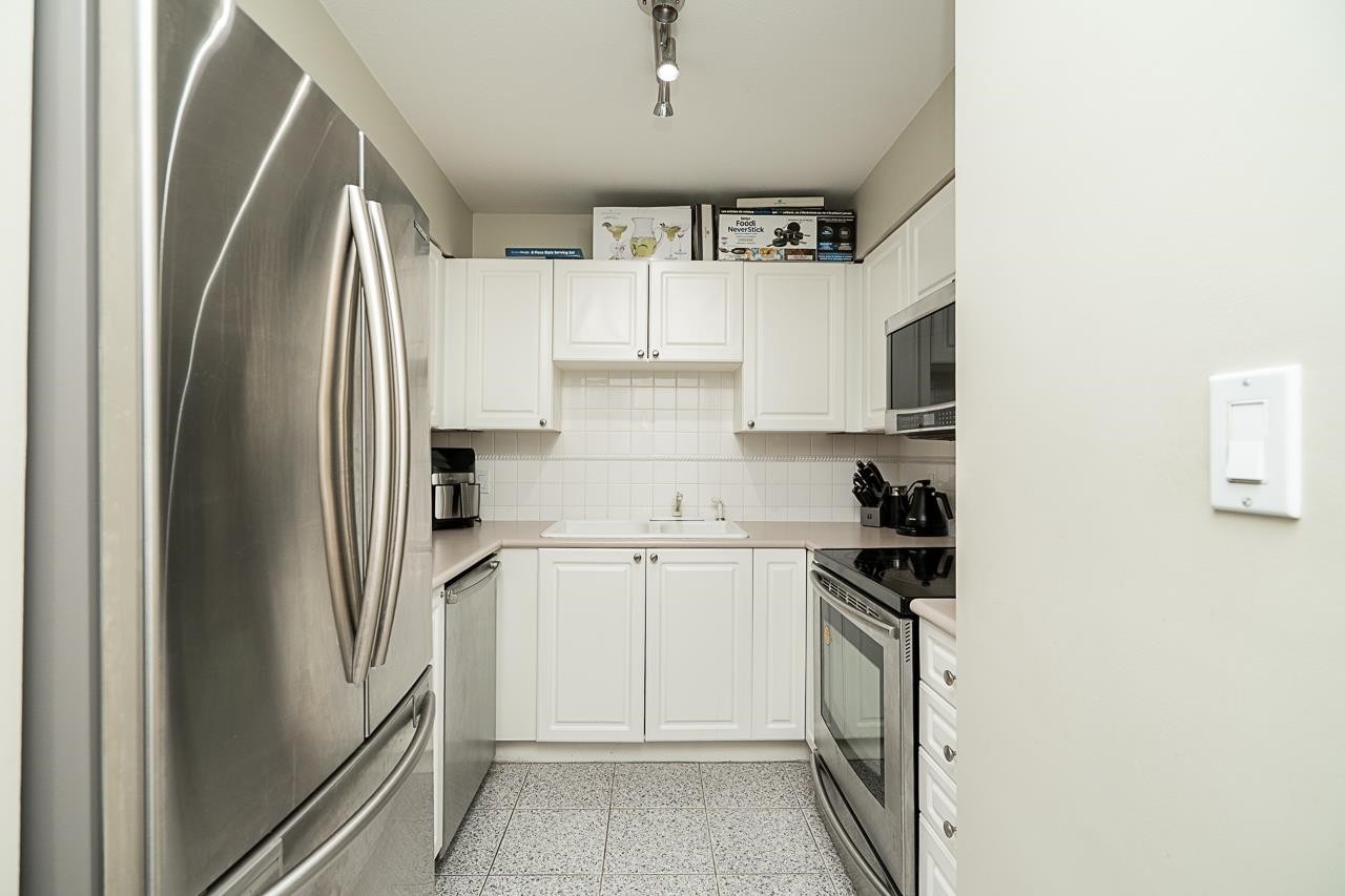 









488


Helmcken

Street, 304,
Vancouver,




BC
V6B 6E4

