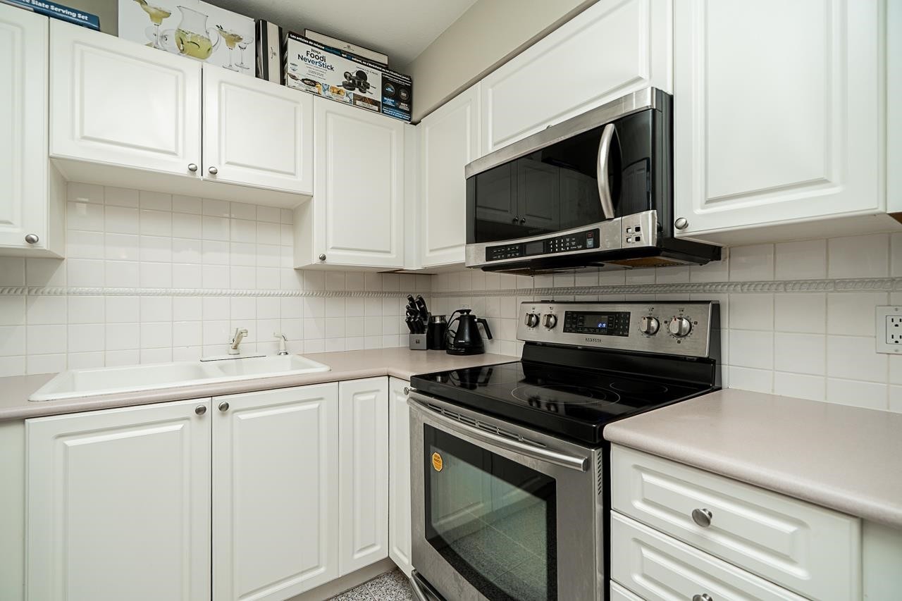 









488


Helmcken

Street, 304,
Vancouver,




BC
V6B 6E4

